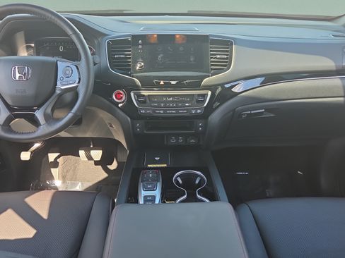 Used 2025 Honda Passport Black Edition image 13