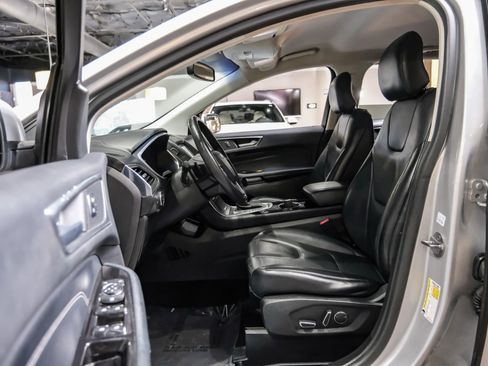 Used 2018 Ford Edge Titanium w/ Technology Package image 4