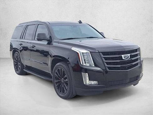 Used 2019 Cadillac Escalade Premium Luxury image 3