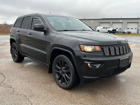Used 2018 Jeep Grand Cherokee Altitude image 6