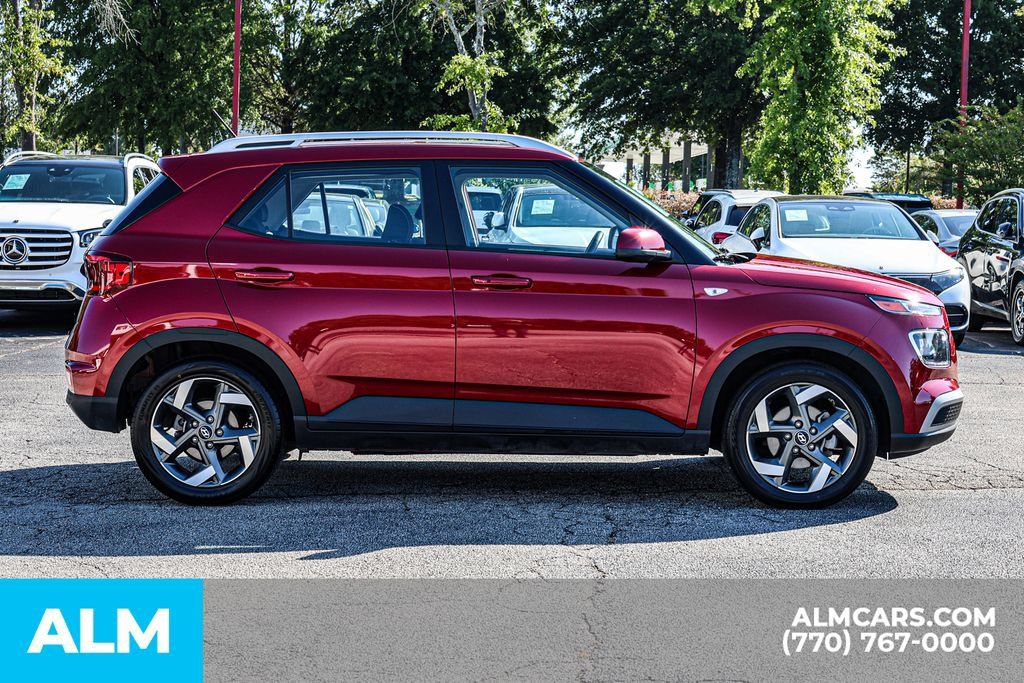 Used 2025 Hyundai Venue SEL FWD image 9