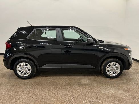 Used 2023 Hyundai Venue SE image 8