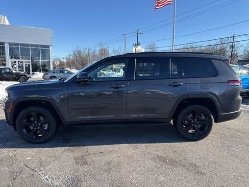 Used 2023 Jeep Grand Cherokee L Limited w/ Black Appearance Package image 19