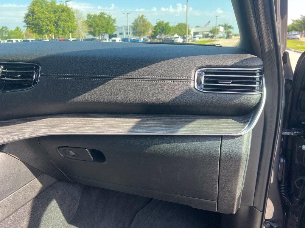 Certified 2024 Jeep Wagoneer L Series II w/ Flexible Seating Group AWD/4WD image 12