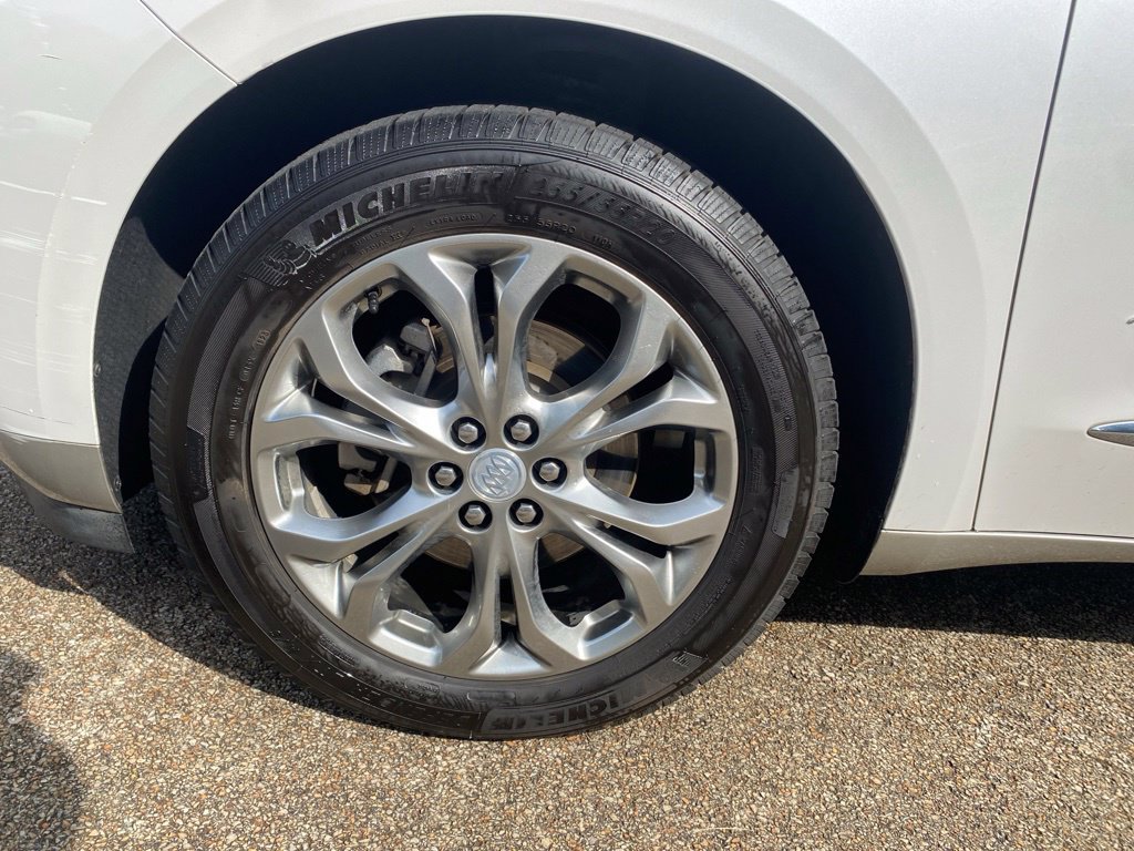 Used 2018 Buick Enclave Avenir w/ Avenir Technology Package AWD/4WD image 26