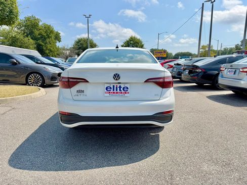 Used 2023 Volkswagen Jetta SE w/ Panoramic Sunroof Package FWD image 6