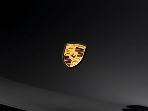 Certified 2025 Porsche Macan image 35