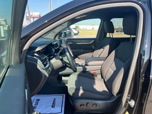 Used 2025 GMC Acadia Elevation image 12