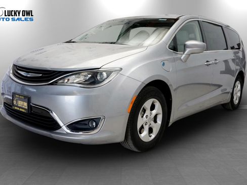 Used 2017 Chrysler Pacifica Touring Plus FWD image 5