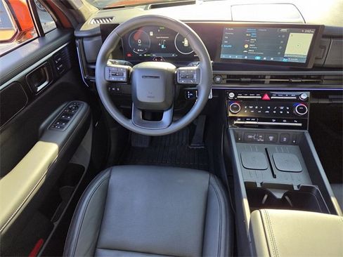 Used 2025 Hyundai Santa Fe Calligraphy image 16