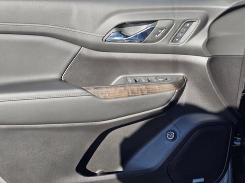 Used 2023 GMC Acadia Denali w/ Denali Technology Package image 14