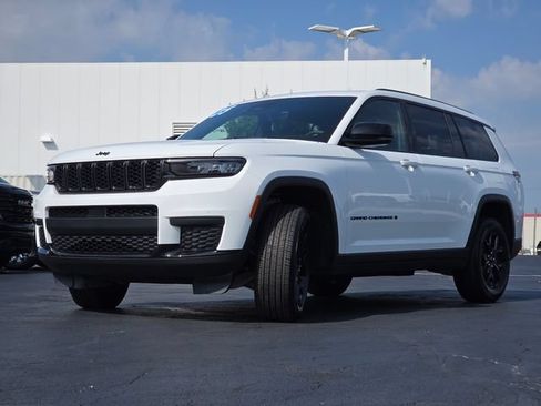 Used 2025 Jeep Grand Cherokee L Altitude RWD image 13