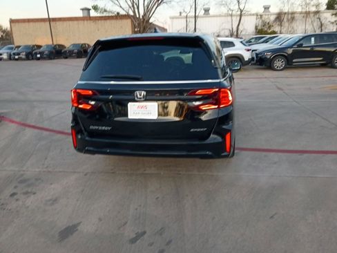 Used 2025 Honda Odyssey Sport-L image 11