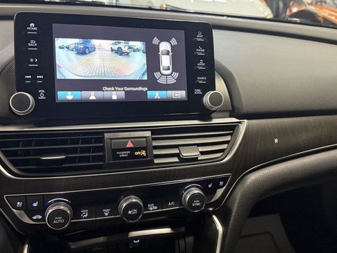 Used 2018 Honda Accord Touring image 29