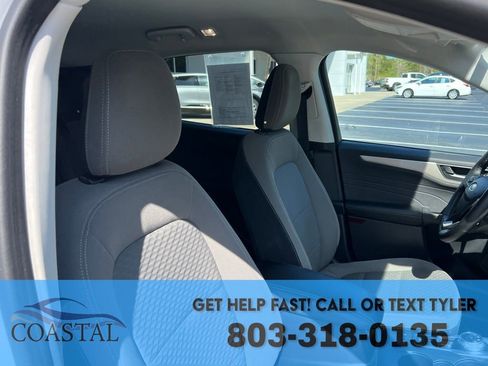 Used 2022 Ford Escape SE w/ SE Sport Appearance Package image 27