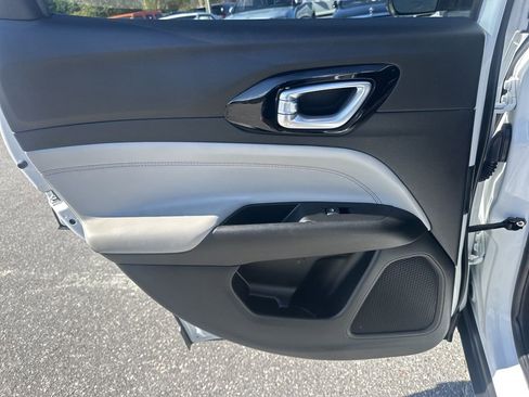 Used 2022 Jeep Compass Limited image 25