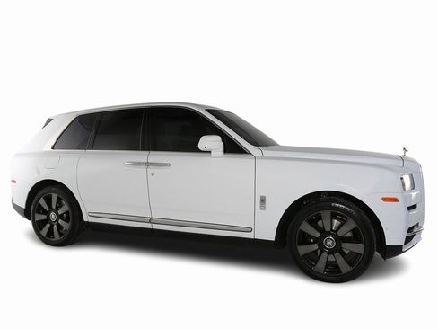 Used 2022 Rolls-Royce Cullinan image 11