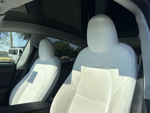 Used 2023 Tesla Model Y Long Range AWD/4WD image 5