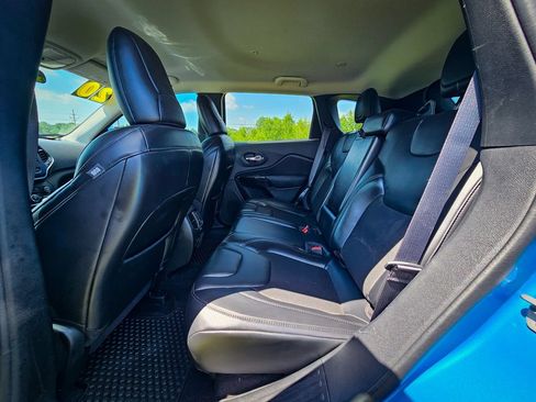 Used 2020 Jeep Cherokee Latitude Plus AWD/4WD image 32