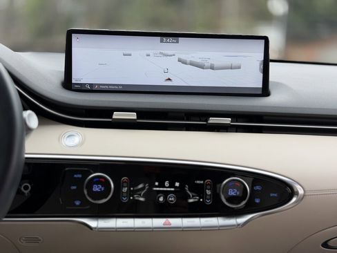 Used 2023 Genesis GV70 2.5T w/ Advanced Package image 47