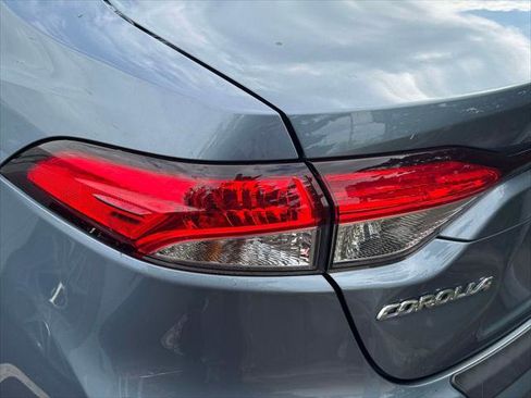 Used 2021 Toyota Corolla LE w/ Carpet Mat Package (TMS) FWD image 9
