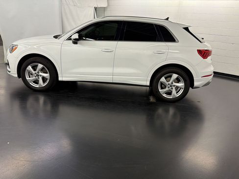 Used 2022 Audi Q3 2.0T Premium AWD/4WD image 2