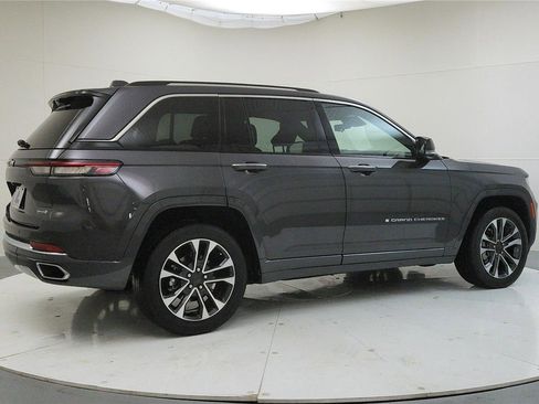 Used 2022 Jeep Grand Cherokee Overland w/ Luxury Tech Group IV image 9