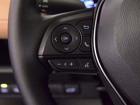 Used 2025 Toyota RAV4 XLE w/ Convenience Package AWD/4WD image 19