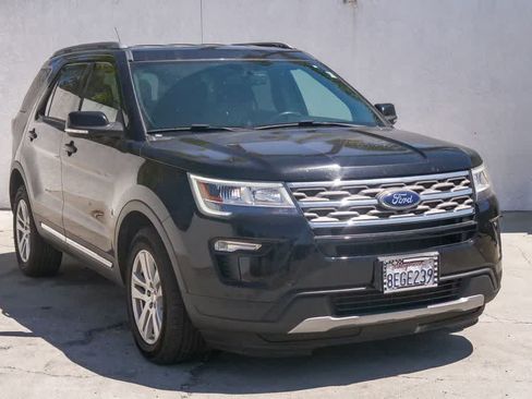 Used 2018 Ford Explorer XLT w/ Equipment Group 201A AWD/4WD image 3