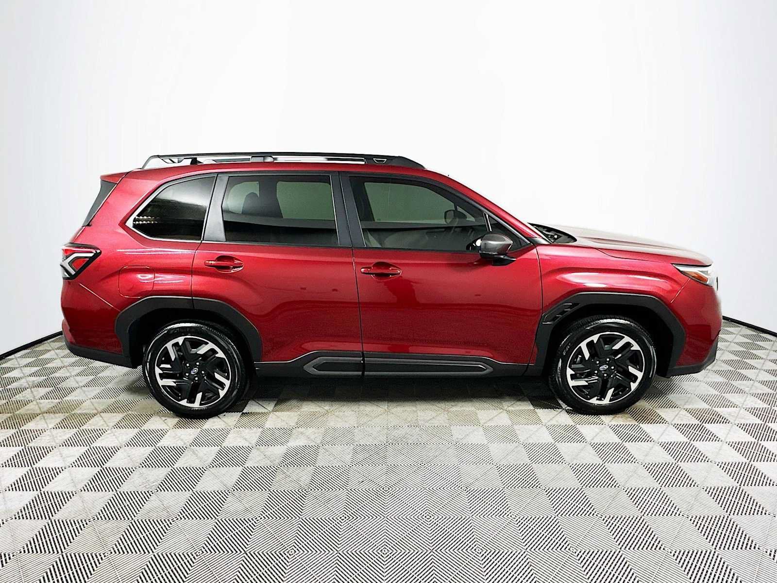 Used 2025 Subaru Forester Limited w/ Popular Package #1 AWD/4WD image 8