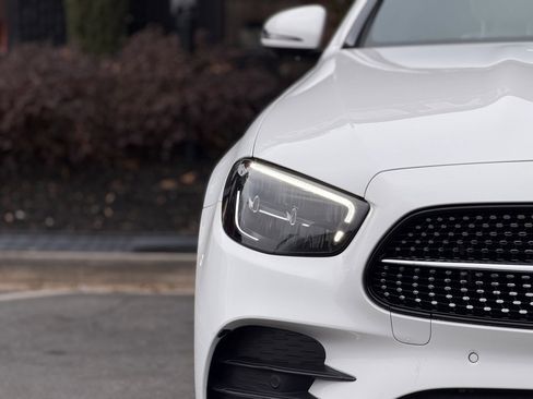 Used 2022 Mercedes-Benz E 350 Sedan image 4