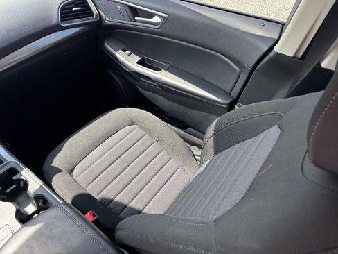 Used 2024 Ford Edge SE w/ Black Appearance Package image 15