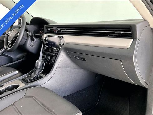 Used 2022 Volkswagen Passat 2.0T SE image 22