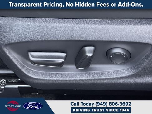 Used 2022 Toyota Camry SE w/ Carpet Mat Package (TMS) FWD image 30
