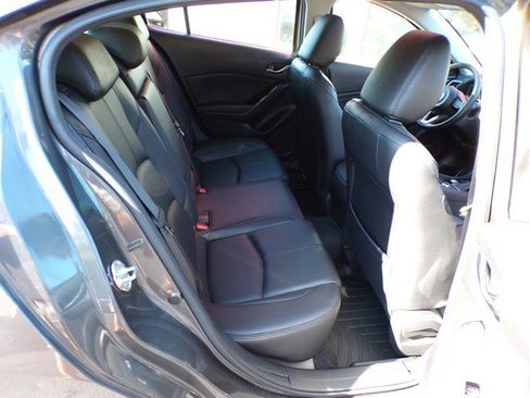 Used 2018 MAZDA MAZDA3 Touring FWD image 19
