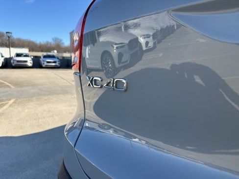 Certified 2025 Volvo XC40 B5 Core image 38
