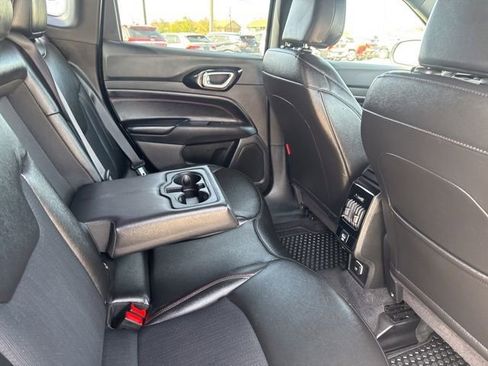 Used 2025 Jeep Compass Trailhawk image 18