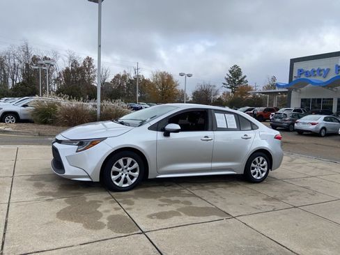 Used 2020 Toyota Corolla LE image 5