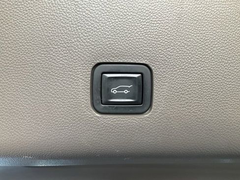 Used 2018 Chevrolet Traverse Premier w/ Driver Confidence II Package image 24