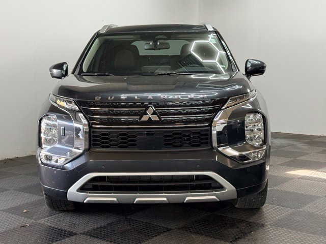 Used 2025 Mitsubishi Outlander 4WD Plug-In Hybrid image 3