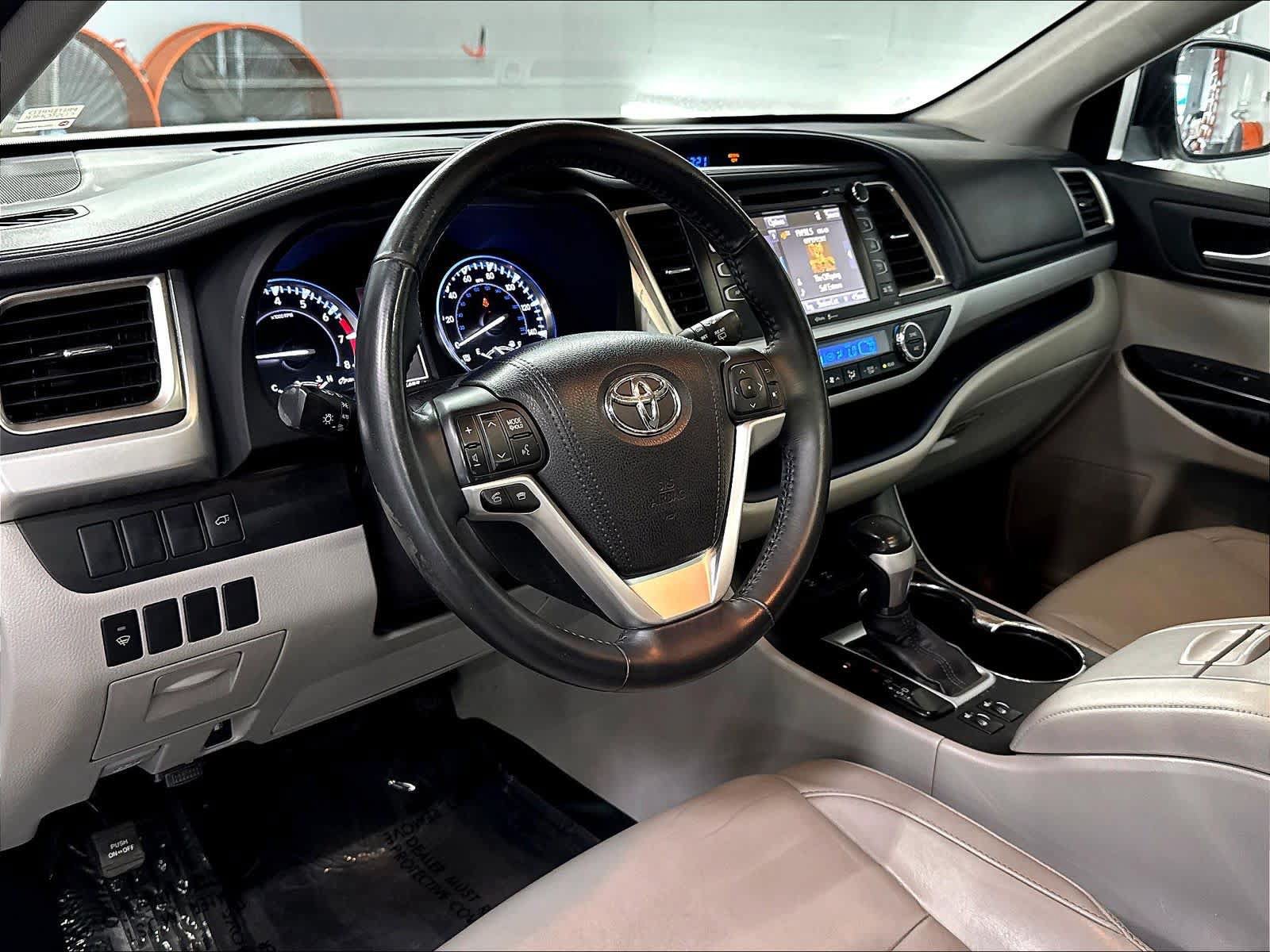 Used 2015 Toyota Highlander XLE AWD/4WD image 15