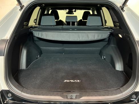 Used 2023 Toyota RAV4 SE w/ Convenience Package image 23