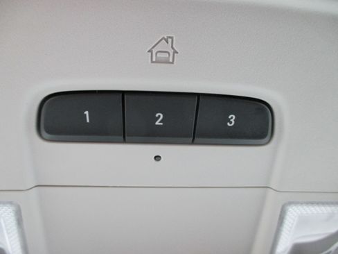 Used 2018 Chevrolet Traverse LT image 23