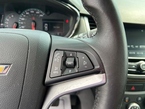 Used 2017 Chevrolet Trax LT w/ LT Convenience Package image 21