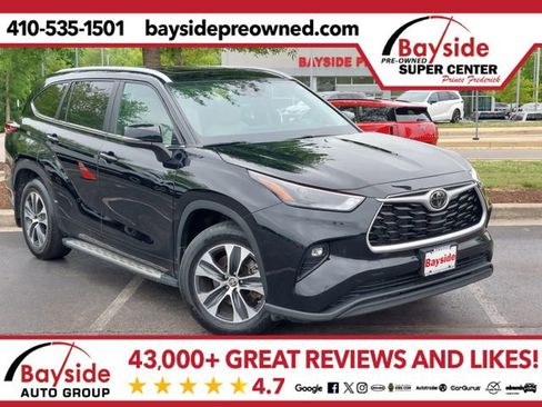 Used 2024 Toyota Highlander XLE FWD image 1