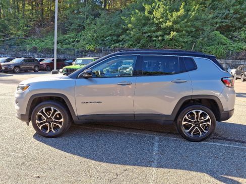 Certified 2022 Jeep Compass Limited image 4