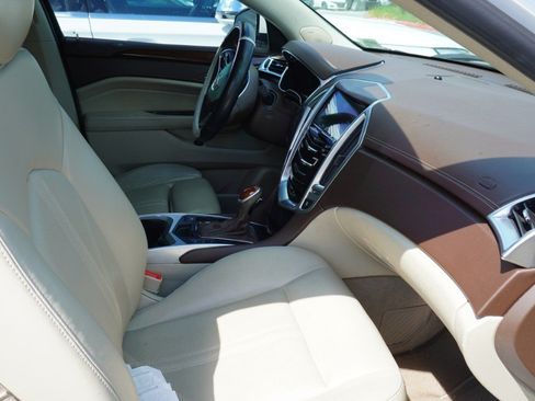 Used 2016 Cadillac SRX Luxury w/ Driver Awareness Package FWD image 9