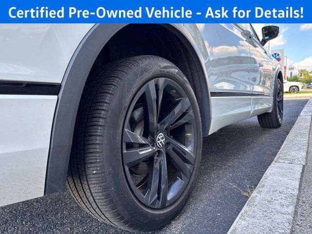 Used 2023 Volkswagen Tiguan SE R-Line AWD/4WD image 22