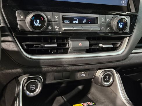 Used 2025 Toyota Grand Highlander AWD image 31