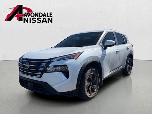 Used 2024 Nissan Rogue SV w/ SV Premium Package FWD image 2